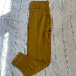 Joylab mustard leggings